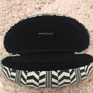 Glasses pouch